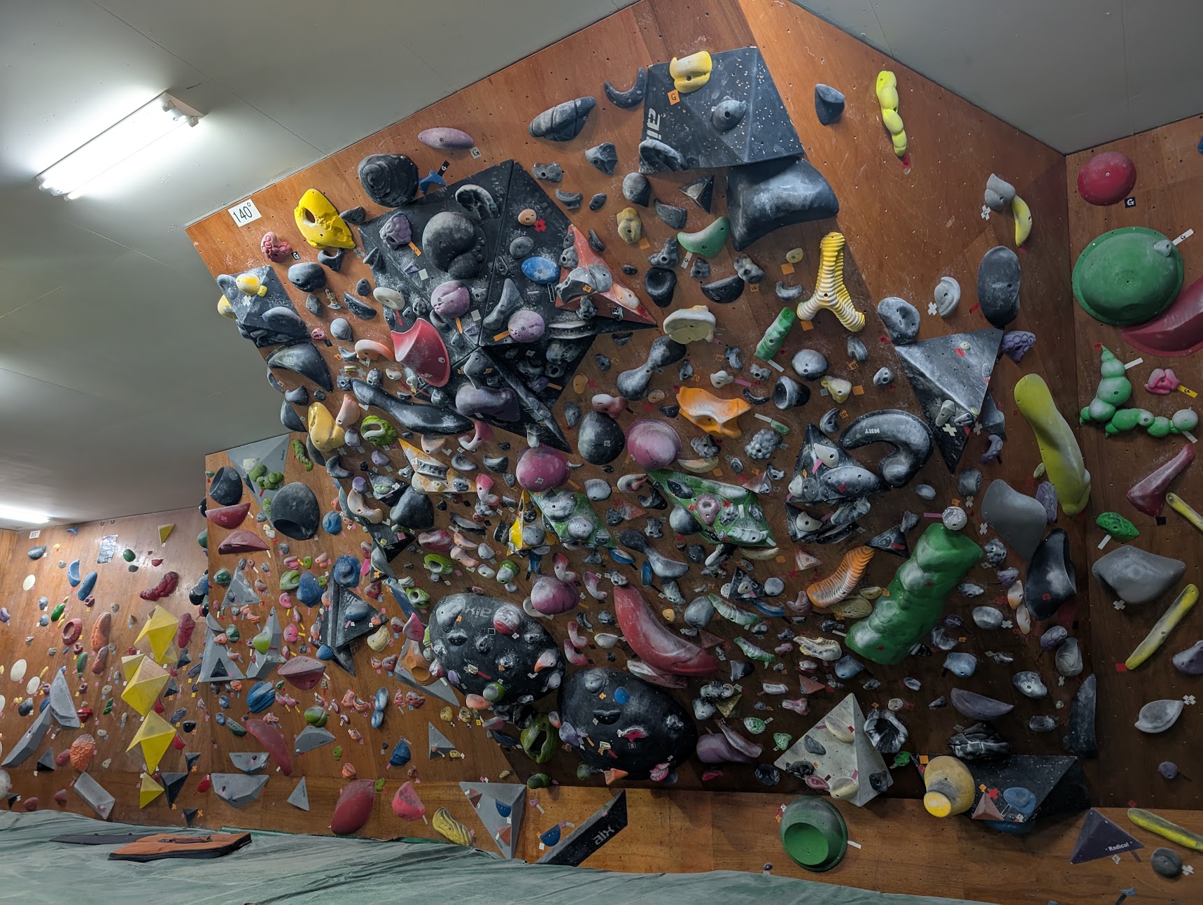 自社イベントを開催させてもらったClimbing Studio BRAVEの壁
